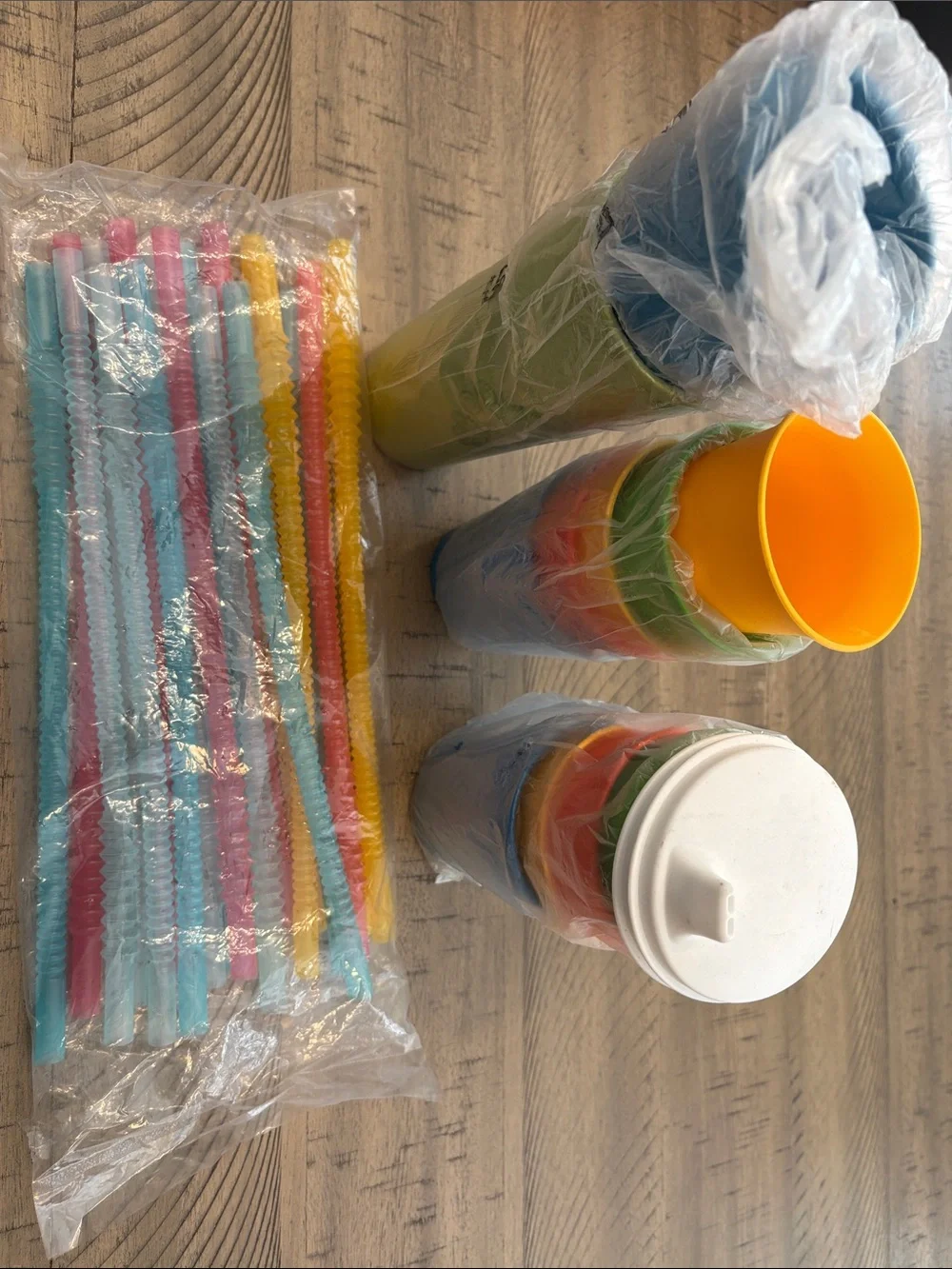 Tupperware Colorful Plastic Party Cups and Bendable Straws - Multicolor 755